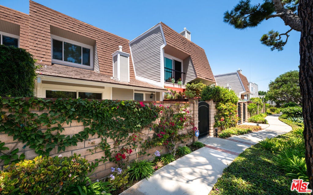 13011 Mindanao Way 4, Los Angeles CA 90292