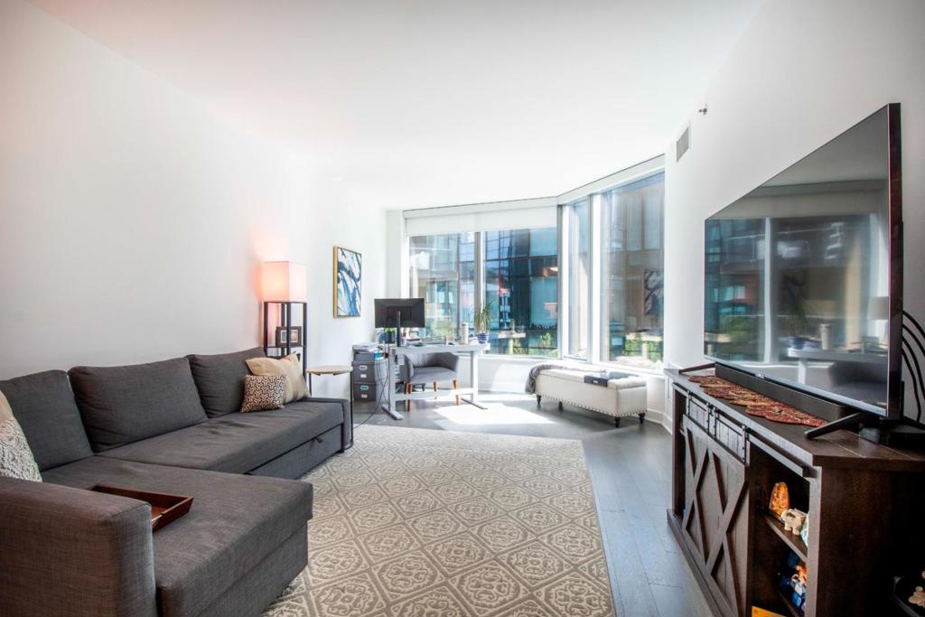 Welcome to Residence 5I, a stunning 1b+Den/1.5bth luxury home located in the prestigious Lumina community, San Francisco's premier condominium development that defines upscale urban living. This impeccably maintained unit features a spacious open floor plan with floor-to-ceiling windows that bathe the interior in natural light and showcase courtyard views. Elegant hardwood floors in the common area with carpet in the bedroom , custom finishes, and high-end appliances create an ambiance of modern sophistication. The chefs kitchen is outfitted with Gaggenau appliances, Caesarstone countertops, SieMatic cabinetry, and ample space for entertaining. The primary suite is a peaceful sanctuary with generous closet space and a spa-like bathroom featuring sleek, contemporary fixtures and a deep soaking tub. Residences in Lumina enjoy the World-Class Amenities & full concierge service. Located just steps from the Embarcadero waterfront, Salesforce Tower, Ferry Building, and premier shopping and dining in SoMa and the Financial District, Lumina offers both convenience and elegance in the heart of the city. Don't miss your chance to own a piece of San Franciscos most iconic luxury address!