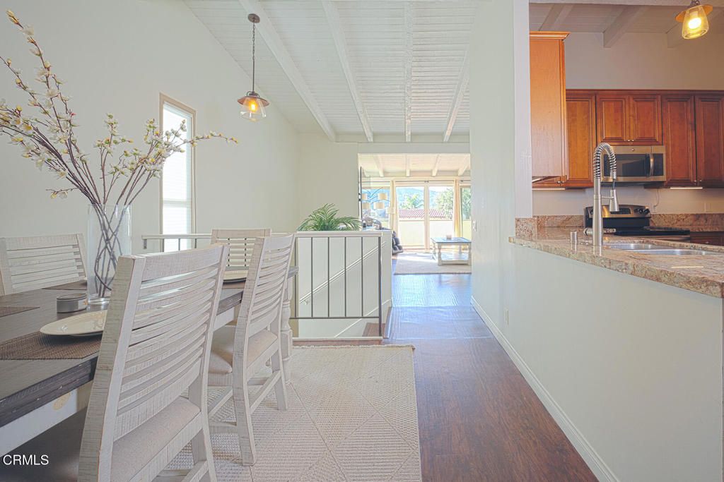 Photo of 942 Woodlawn Drive, Thousand Oaks, CA 91360 (MLS # V1-33653)