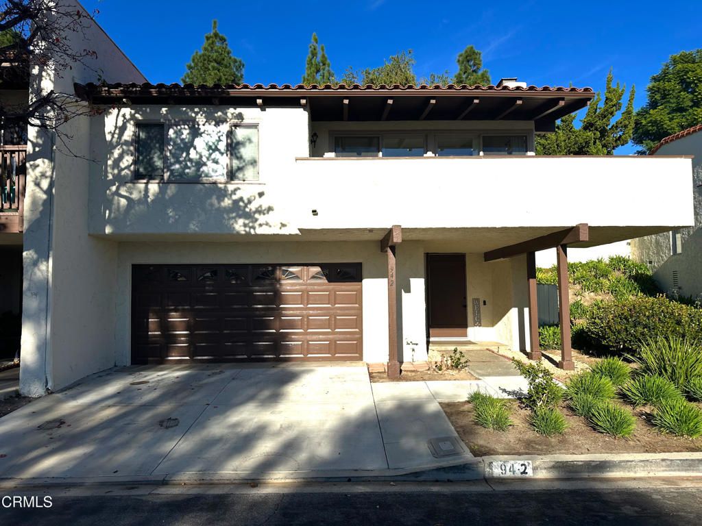 Photo of 942 Woodlawn Drive, Thousand Oaks, CA 91360 (MLS # V1-33653)