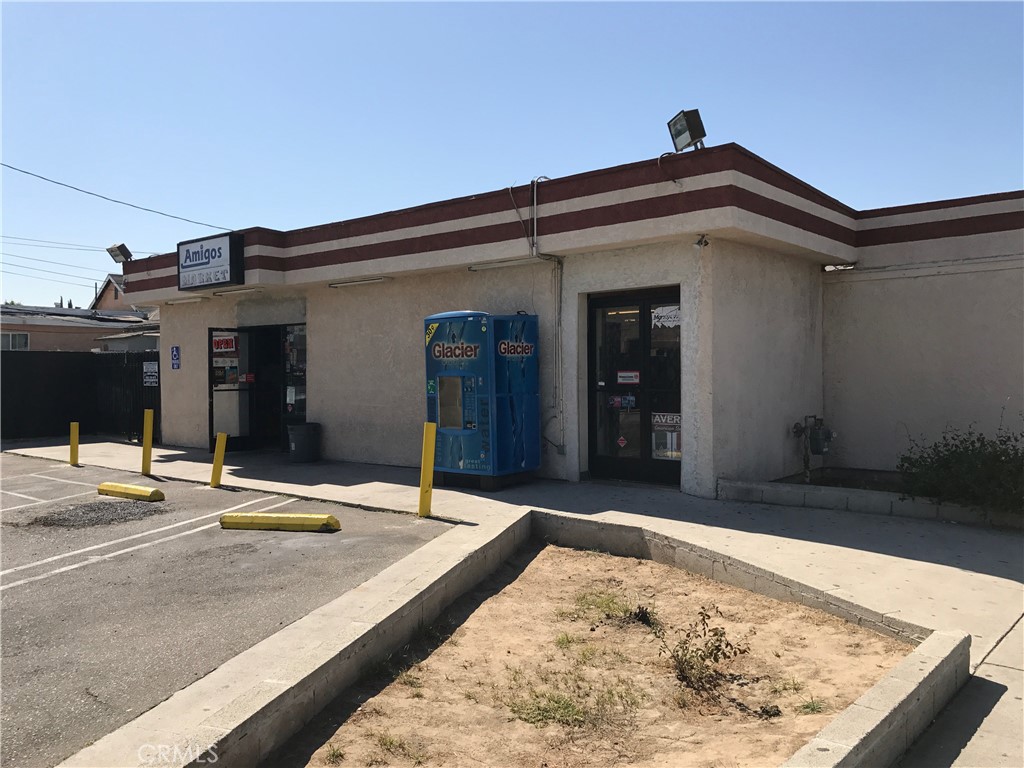A fantastic opportunity to purchase a prime Mixed-Use Commercial Property in Long Beach with huge cash flow potential. Excellent location with Great Visibility of this 2507 SF Beer & Wine Convenience market situated on the front corner of very heavily traveled 10th and Alamitos streets. The adjacent 1372 SF building has two residential homes each complete with 1BR, 1 BA. The location is less than 1 mile from the Alamitos Beach and close walking distance to famous landmarks like Shoreline & Ocean Blvd, Long Beach Convention & Entertainment Center, Long Beach Downtown, and Medical Centers. Convenience market and the Homes are leased & occupied. Further there is enormous rental demand in this area. Seller is very serious & motivated so submit your offers in confidence, your offer will be favorably considered and responded. Please do not disturb tenants.