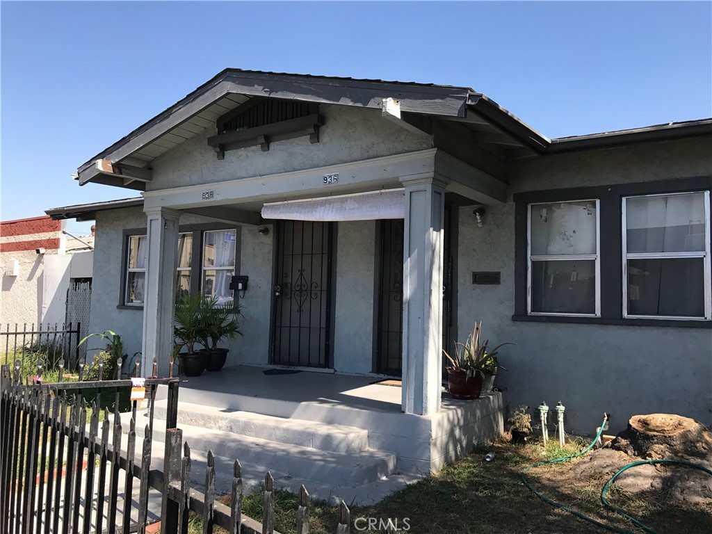1100 E 10th Street