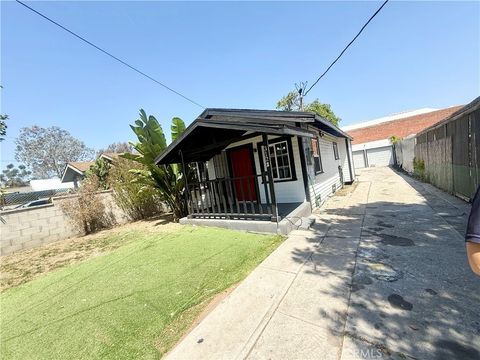 Photo of 3123 W 67th St, Los Angeles, CA 90043 (MLS # CV26093321)