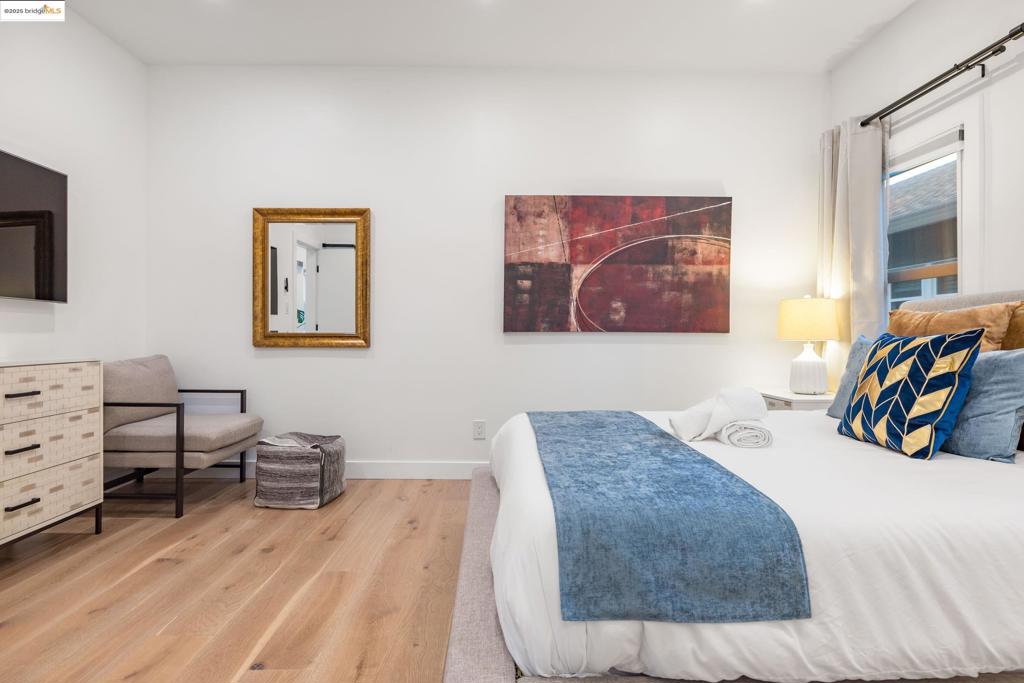 PIEDMONT AVENUE - Residential