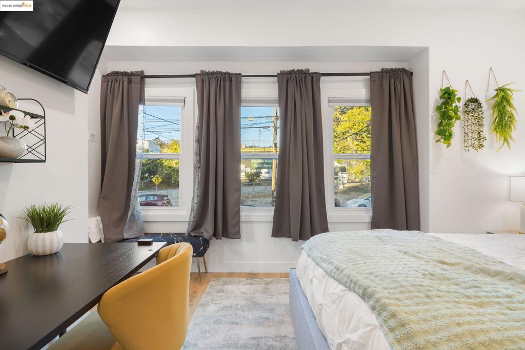 PIEDMONT AVENUE - Residential