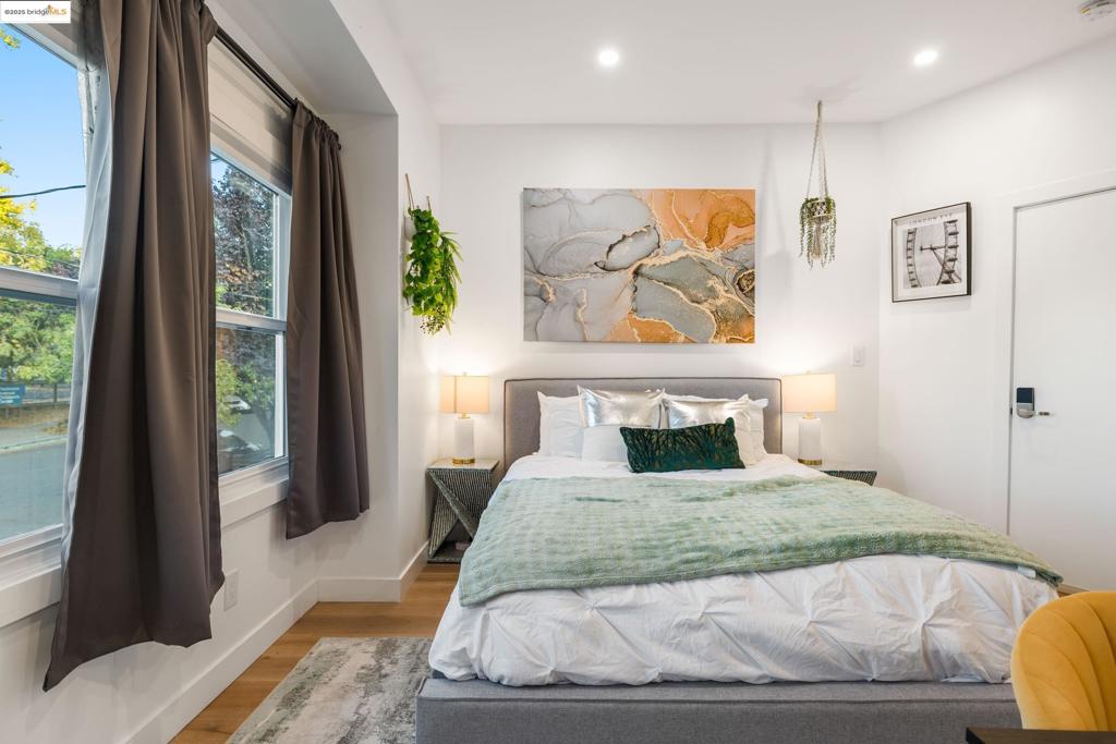 PIEDMONT AVENUE - Residential