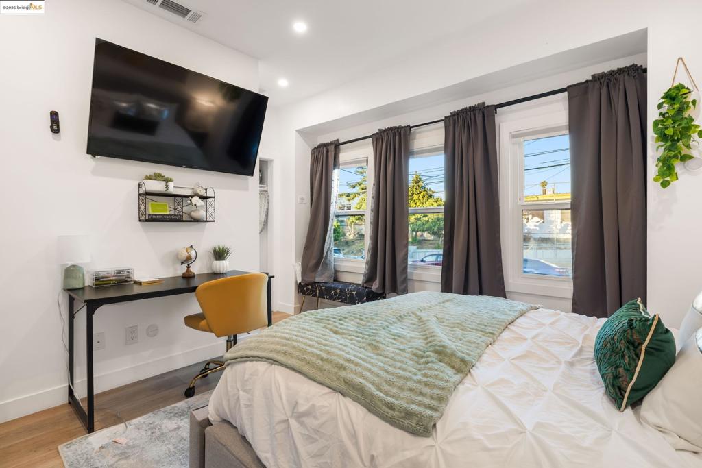 PIEDMONT AVENUE - Residential