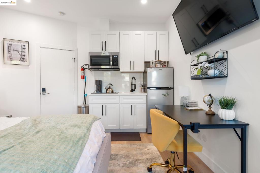 PIEDMONT AVENUE - Residential