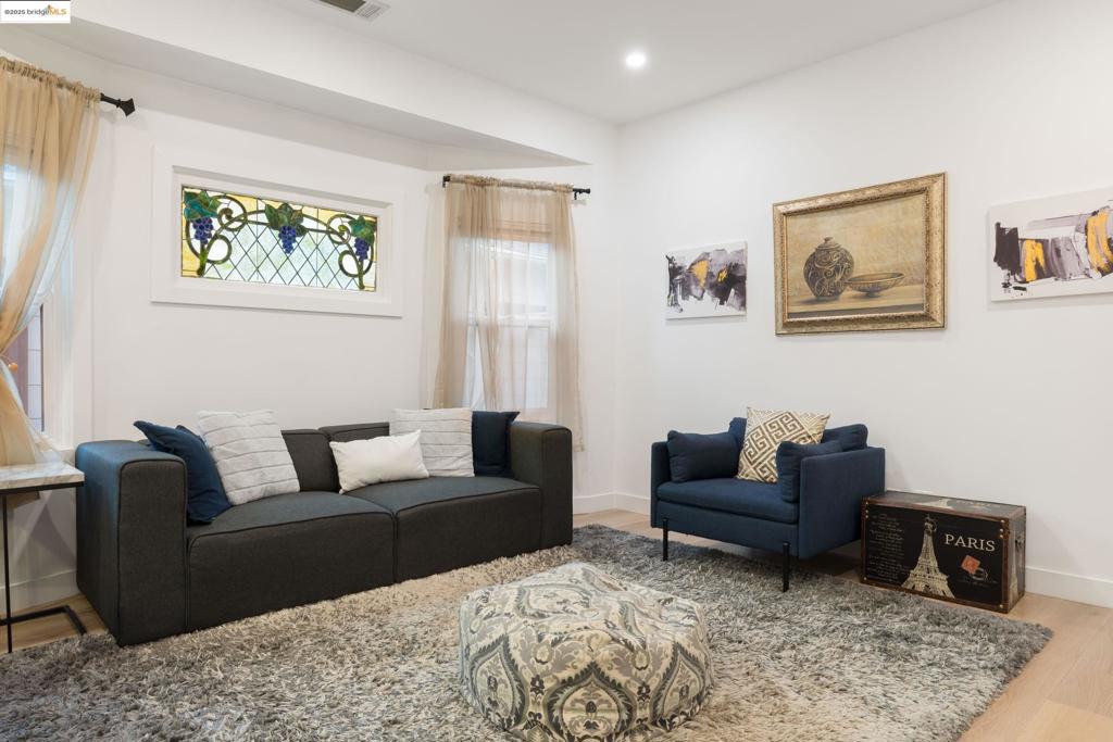 PIEDMONT AVENUE - Residential