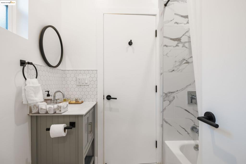 PIEDMONT AVENUE - Residential