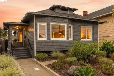 Photo of 452 44Th St, Oakland, CA 94609 (MLS # 41147566)
