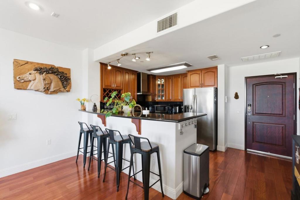 151 El Camino Real 305