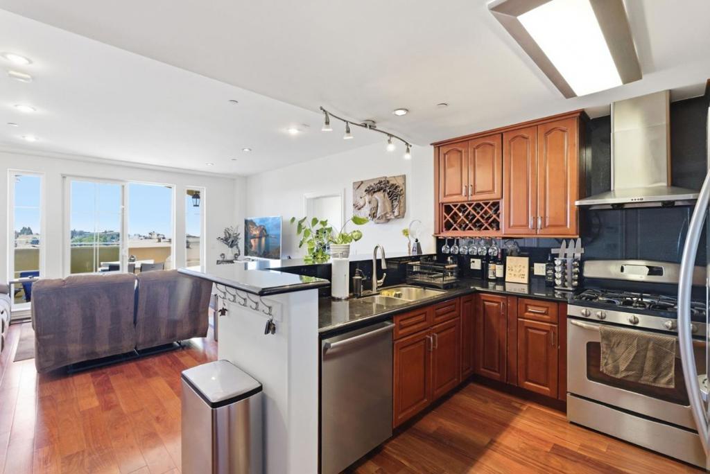 151 El Camino Real 305