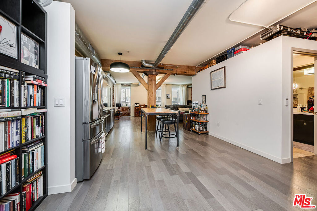 527 Molino Street 206