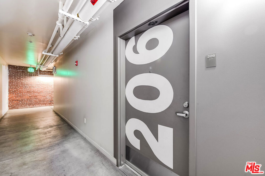 527 Molino Street 206