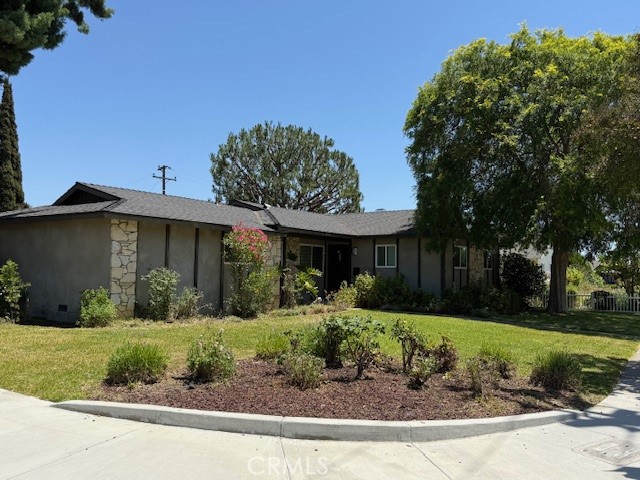 ENTER THIS REMODELED AND SPACIOUS, OPEN CONCEPT KITCHEN/DINING AND LIVING ROOM; CONTINUE TO THE UPDATED BATHROOMS INCLUDING ADDED JETTED TUB AND FINALLY, DISCOVER THE BONUS OF ADDED OFFICE SPACE! DUAL PANE WINDOWS THROUGHOUT! NEWER HVAC & A/C ALL ON A LARGE, PRIVATE CORNER LOT W/ POTENTIAL RV ACCESS PLUS PATIO AND GRASS AREA! SOUNDS TOO GOOD TO BE TRUE BUT IT'S NOT!
INTERIOR INCLUDES GORGEOUS REMODLED KITCHEN W/ GRANITE COUNTERTOPS, GENEROUS CABINETRY AND BUILT-INS, LIVING ROOM W/ STONE FIREPLACE, 3 BEDROOMS PLUS BONUS ROOM (COULD EASILY BE 4TH BEDROOM) PLUS ADDED (AND PERMITTED) OFFICE AREA! 2 FULL BATHS, BOTH REMODELED, ONE WITH OVAL JETTED BATH TUB AND EXTENSIVE TILE! ENJOY YOUR LARGE PRIVATE, REAR YARD WITH PATIO AND FRUIT TREES PLUS VERY LONG DRIVEWAY TO 2 CAR ATTACHED GARAGE (ROOM FOR RV PARKING!).
CONVENIENTLY LOCATED NEAR THE HIGHLY RATED EL DORADO HIGH SCHOOL AND WAGNER ELEMENTARY SCHOOL PLUS SHOPPING, RESTAURANTS, MEDICAL AND MORE NEARBY!