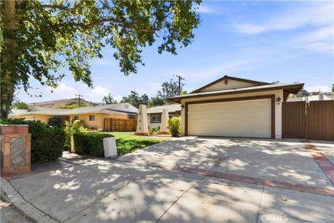 Photo of 5716 Katherine ST, Simi Valley, CA 93063 (MLS # SR26169033)