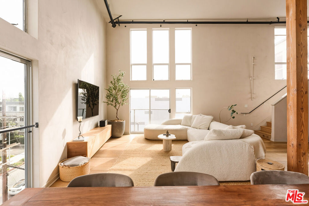 4215 Glencoe Avenue 405