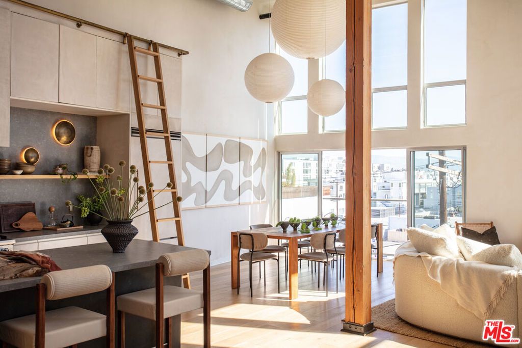 Photo of 4215 Glencoe Avenue #405, Marina Del Rey, CA 90292 (MLS # 26637599)