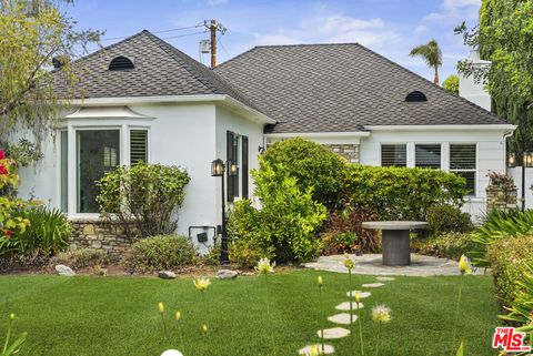 Photo of 3956 Alcove Avenue, Studio City, CA 91604 (MLS # 26840837)