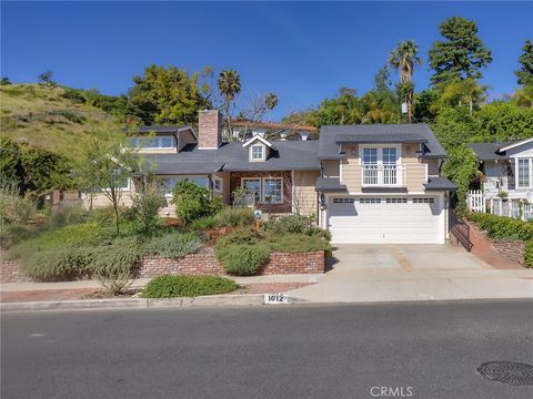 Photo of 1012 N Sunset Canyon Drive, Burbank, CA 91504 (MLS # BB26078962)