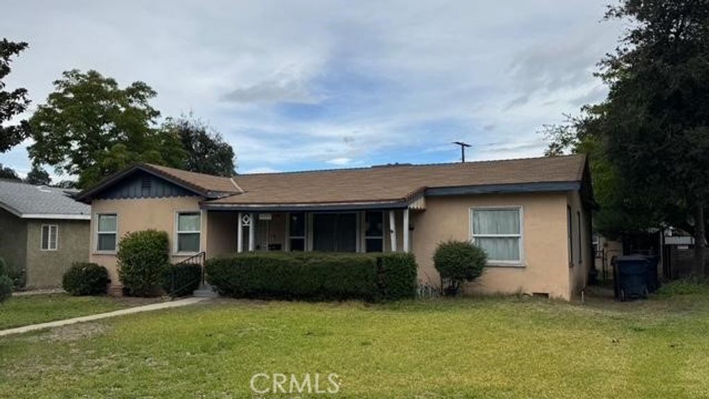 Photo of 1017 E Colton Ave, Redlands, CA 92374 (MLS # IG25261701)