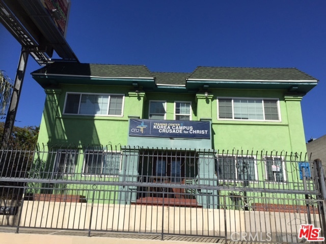 Excellent Property for invest or Developer !!Office building possibilities for many proffessional offices Including C.P.A, LAW, MEDICAL, CHILD CARE OR CHURCH..... It is Located In the middle of Koreatown and Downtown.