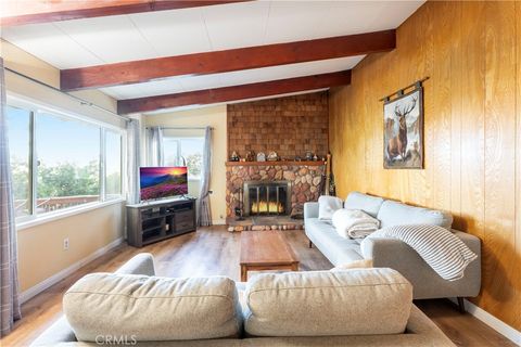 Photo of 797 Chateau Drive, Crestline, CA 92325 (MLS # IG25133003)