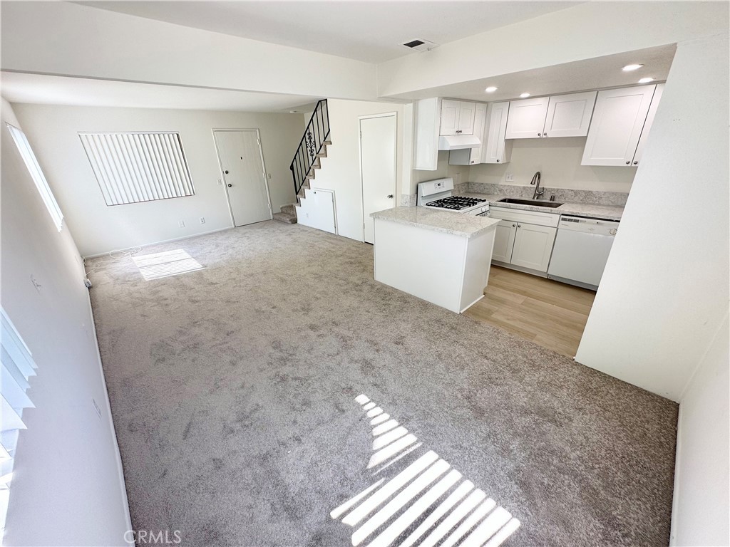 2713 Calle Del Comercio C