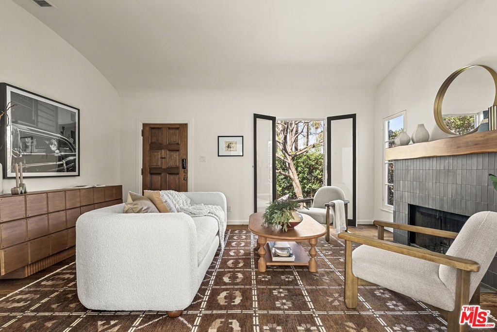 858 N Alta Vista Boulevard