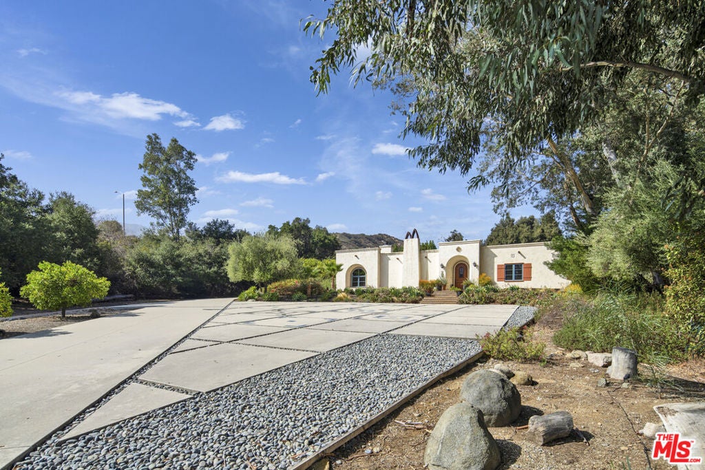 Photo of 1487 Meadowcrest Circle, Corona, CA 92882 (MLS # 25616215)