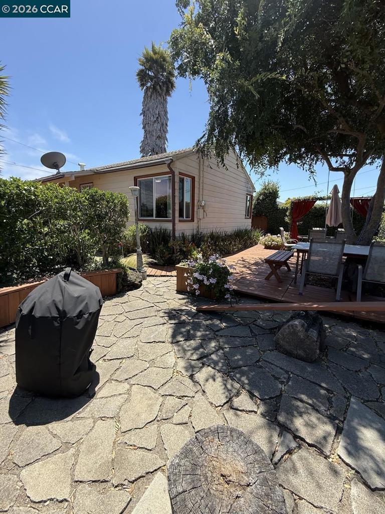 2501 MacArthur Ave