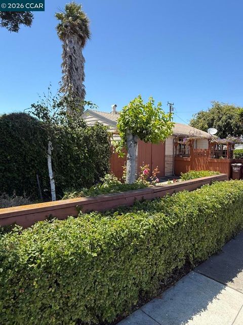 Photo of 2501 MacArthur Ave AVE, San Pablo, CA 94806 (MLS # 41139306)