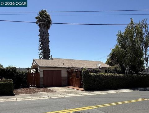 Photo of 2501 MacArthur Ave AVE, San Pablo, CA 94806 (MLS # 41139306)