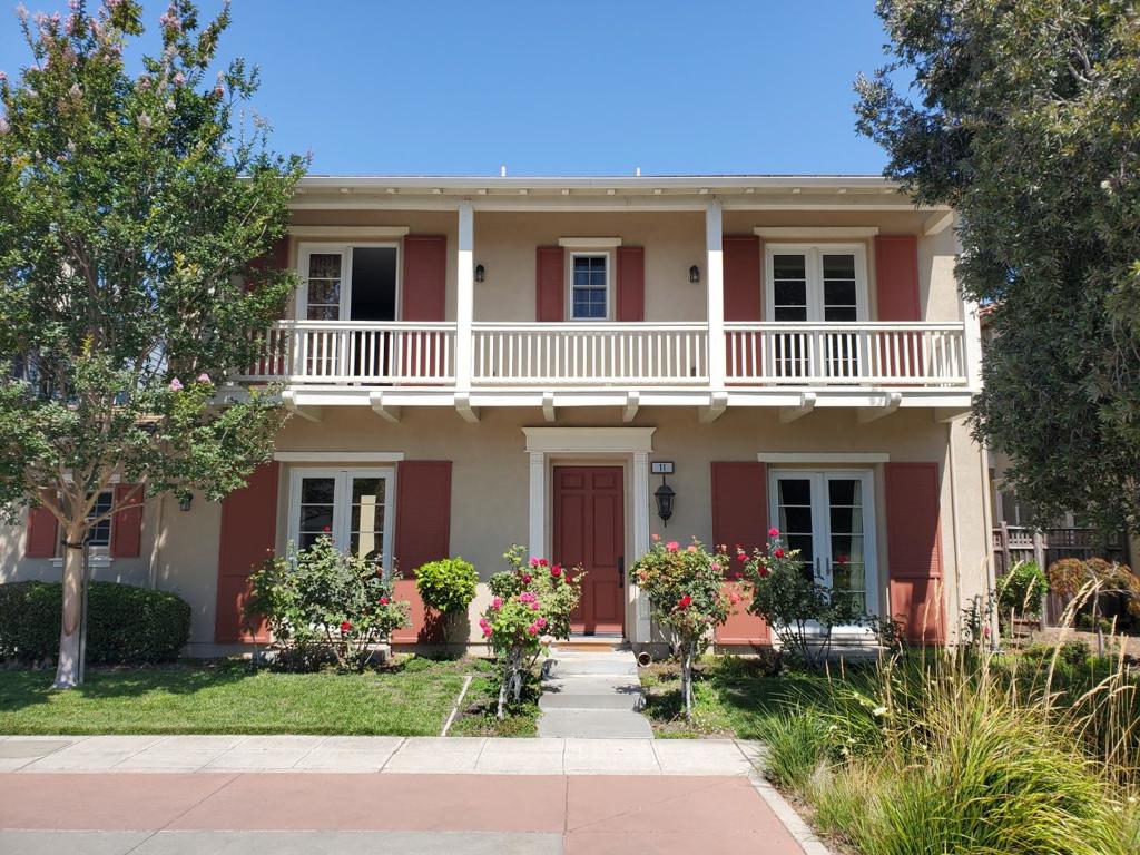 4 bedroom, 3.5 bath, 3450 sq. ft., 3 garage gorgeous single family home at Bayport in Alameda, CA. Built in 2008, this luxurious 2 story home is located in a quiet area with private streets and faces a private mini-park. 10 foot ceilings, hardwood floors throughout. Downstairs: a large kitchen with high-end appliances, granite countertops, center island and breakfast nook; formal living room; formal dining room; family room with gas fireplace; and one bedroom suite with its own private full bathroom. Upstairs: three bedrooms and two bathrooms (the large primary suite has a huge bathroom and walk-in closet); laundry room with washer and dryer. Convenient location. NO SMOKING. Available after October15. $5500/month, Deposit $6000. Video tour available upon request.