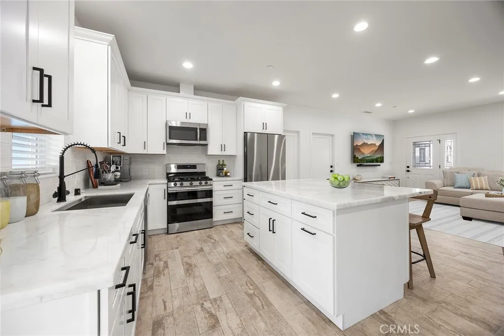 Whittier, California 90605, United States, 7 Bedrooms Bedrooms, ,6 BathroomsBathrooms,Residential,Active,212375