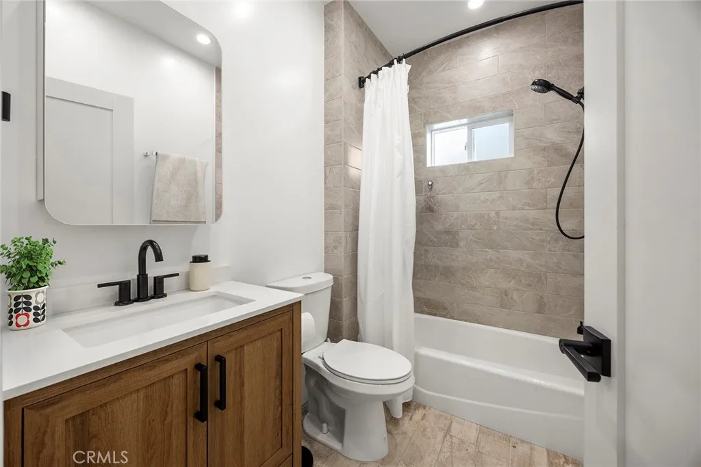 Whittier, California 90605, United States, 7 Bedrooms Bedrooms, ,6 BathroomsBathrooms,Residential,Active,212375