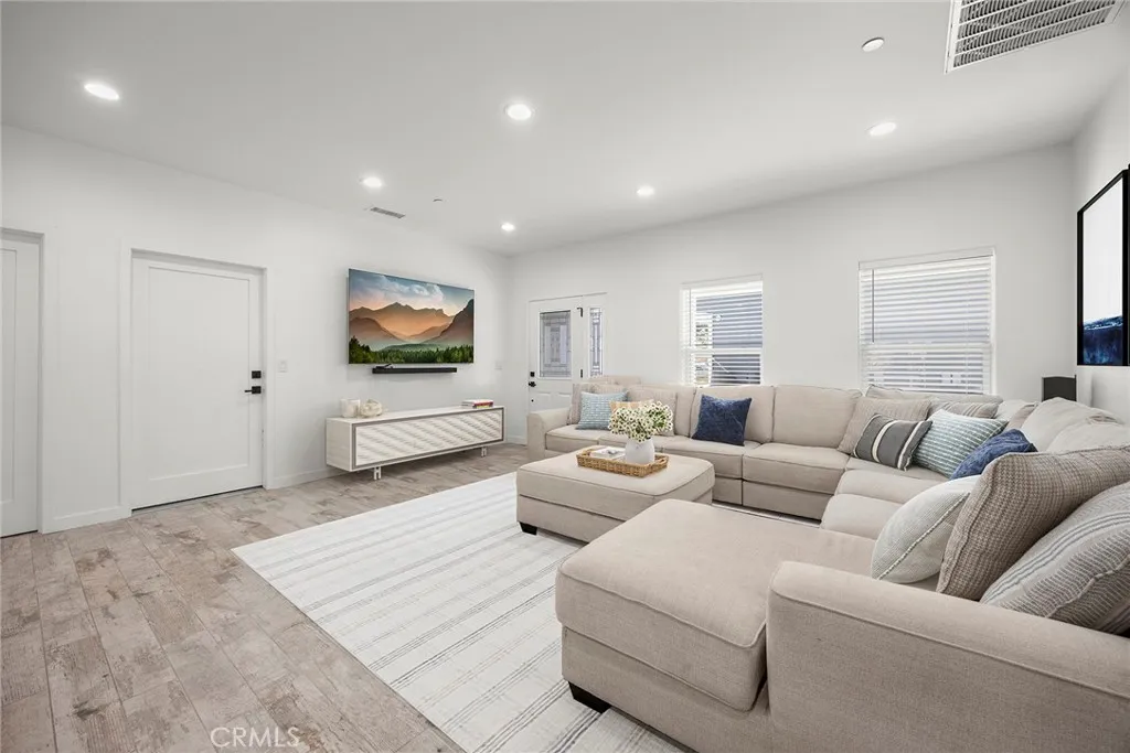 Whittier, California 90605, United States, 7 Bedrooms Bedrooms, ,6 BathroomsBathrooms,Residential,Active,212375