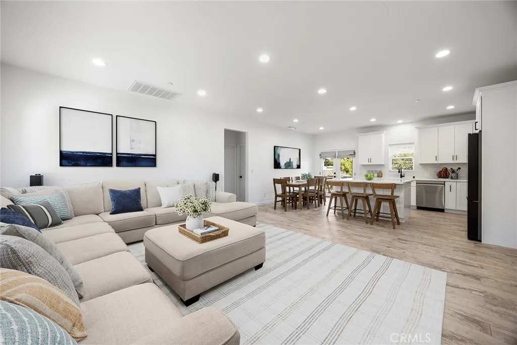 Whittier, California 90605, United States, 7 Bedrooms Bedrooms, ,6 BathroomsBathrooms,Residential,Active,212375