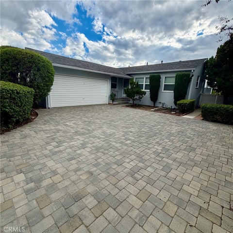 Photo of 2701 Jolley DR, Burbank, CA 91504 (MLS # AR26230470)