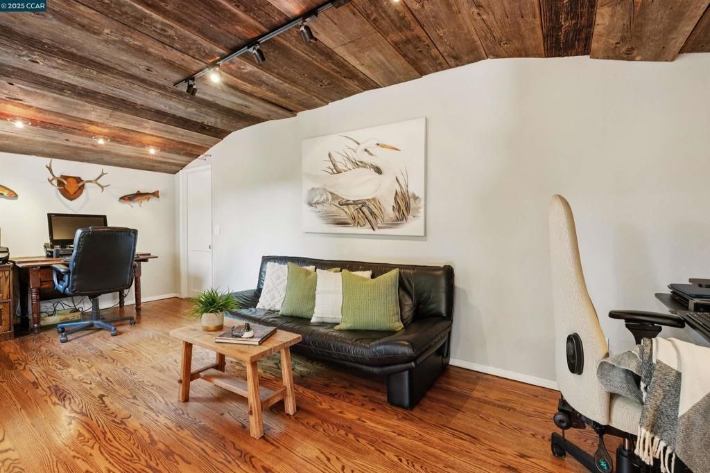 listing image 130721035108904172531