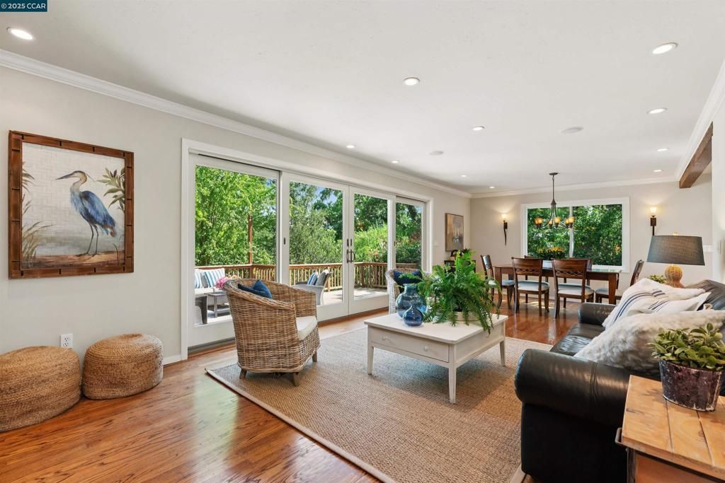 listing image 130720479256321178392