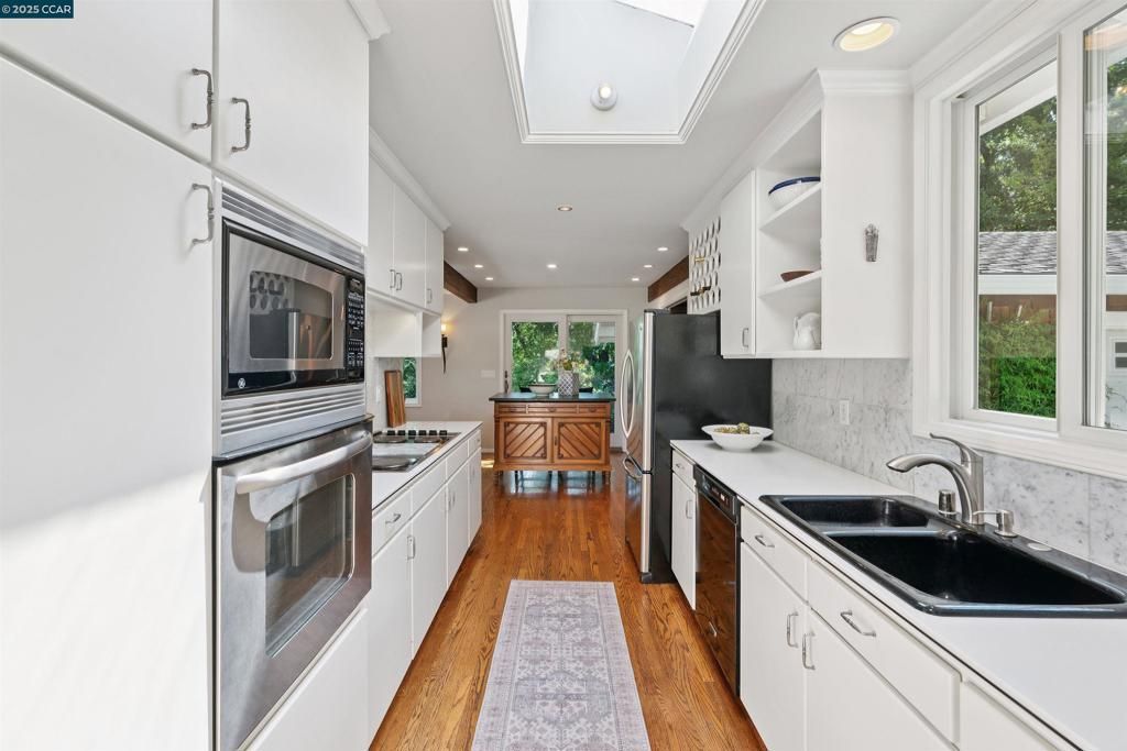listing image 130721903340063880905
