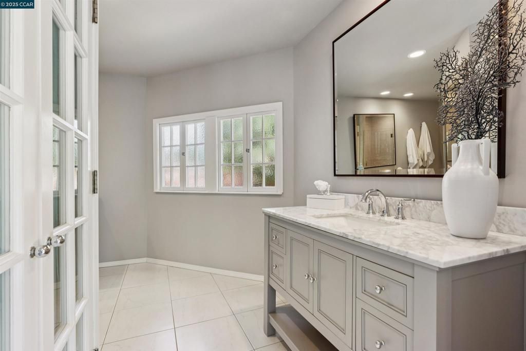 listing image 130728818520597237370
