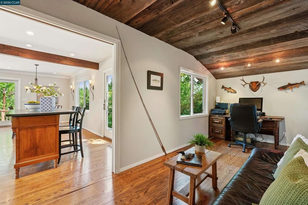 listing image 130727405280255973912