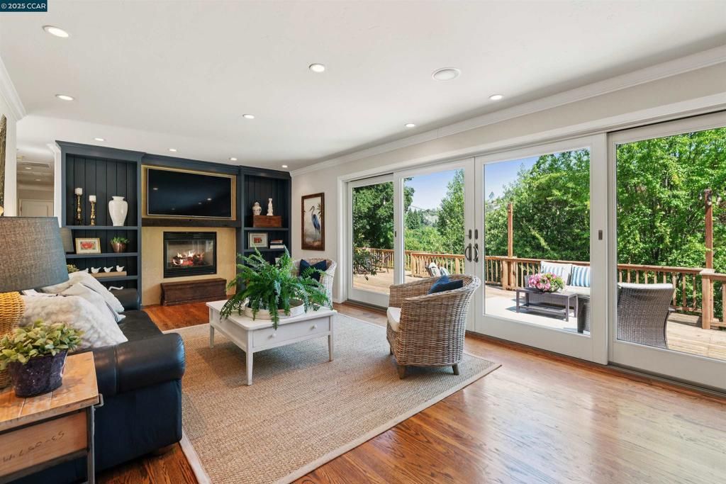 listing image 130724289343552010770