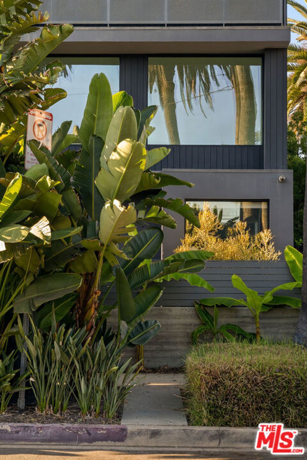 Photo of 407 Rialto Avenue, Venice, CA 90291 (MLS # 25553629)