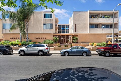 Photo of 5429 Newcastle Avenue #309, Encino, CA 91316 (MLS # SR26000819)