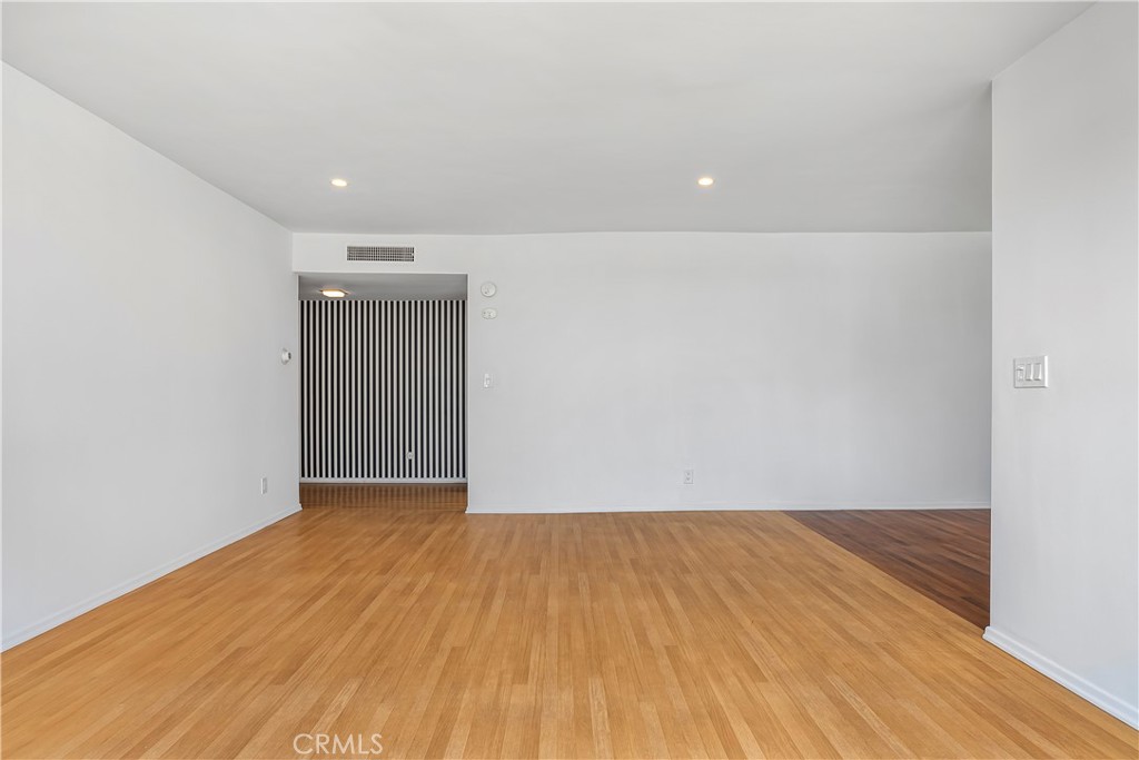 5429 Newcastle Avenue 309