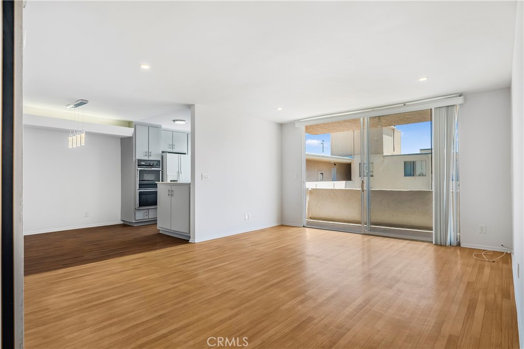 5429 Newcastle Avenue 309